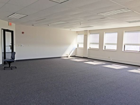 PNC BANK BUILDING: 1100 W Glen Ave, Peoria, IL 61614
